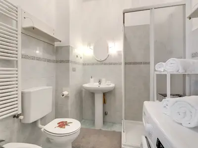 Badezimmer mit Dusche