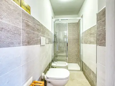 Badezimmer mit Dusche