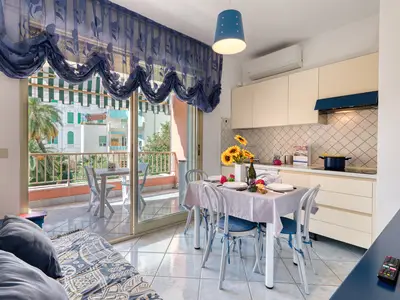 Küche und Essbereich