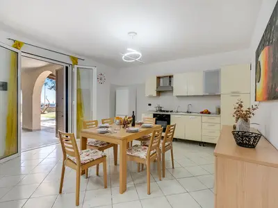 Küche und Essbereich