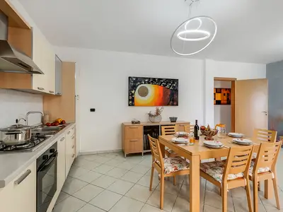 Küche und Essbereich