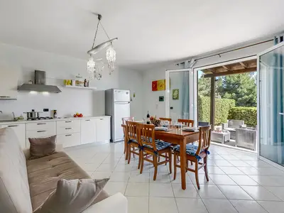 Küche und Essbereich