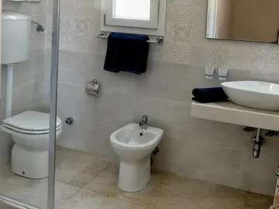 Badezimmer mit Dusche