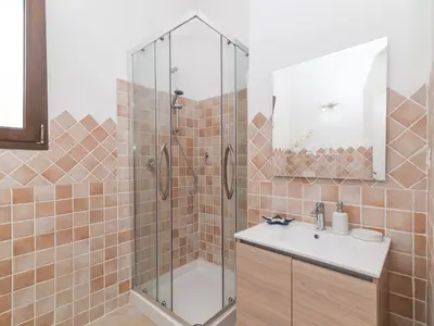 Badezimmer mit Dusche