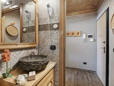 Badezimmer mit Dusche