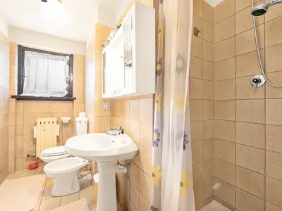 Badezimmer mit Dusche