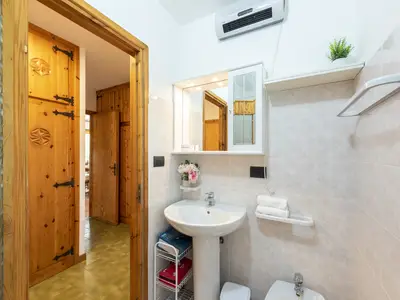 Badezimmer mit Dusche