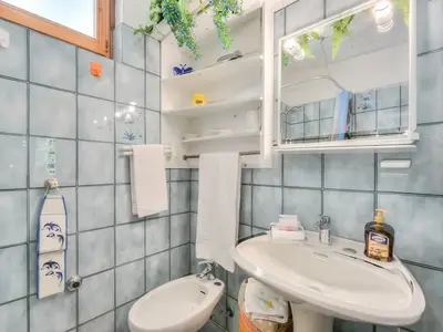 Badezimmer mit Dusche