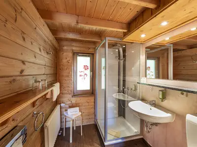 Badezimmer im Hütten-Appartment