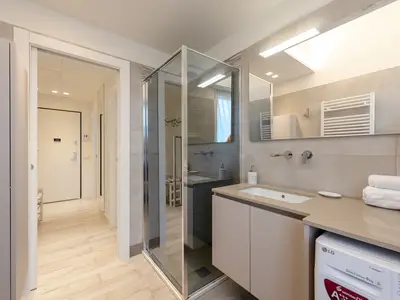 Badezimmer mit Dusche