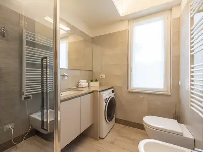 Badezimmer mit Dusche