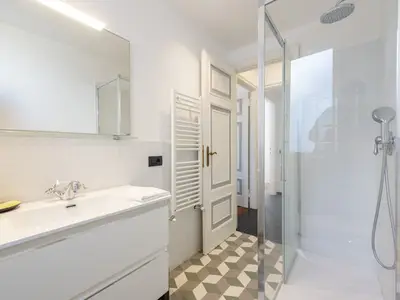 Badezimmer mit Dusche