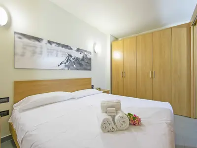 Zweibettzimmer mit Blick auf den Kleiderschrank