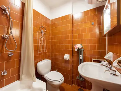 Badezimmer mit Badewanne