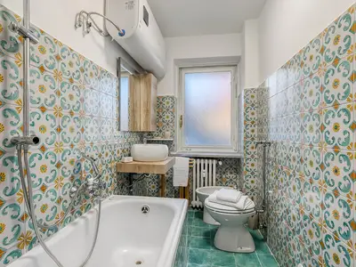 Badezimmer mit Badewanne