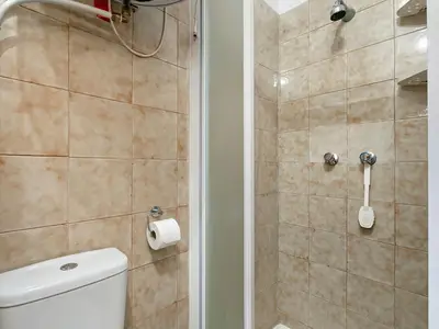 Badezimmer mit Dusche