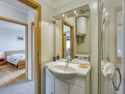 Badezimmer mit Dusche