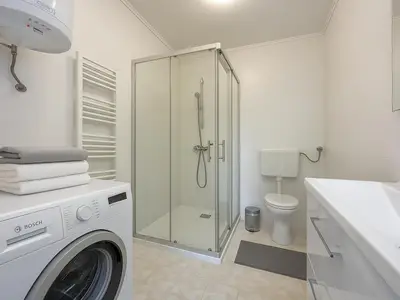 Badezimmer mit Dusche