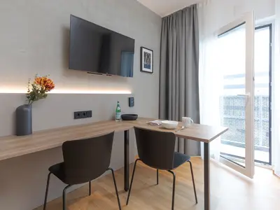 Comfy Apartment Tisch