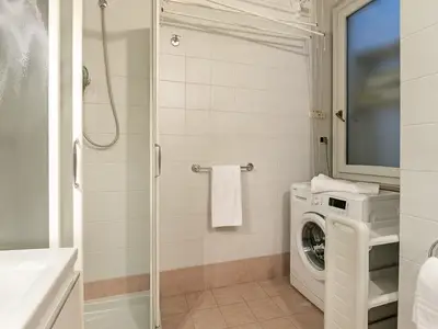 Badezimmer mit Dusche