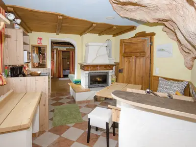 Gemüticher Wohn- und Essbereich mit Kamin