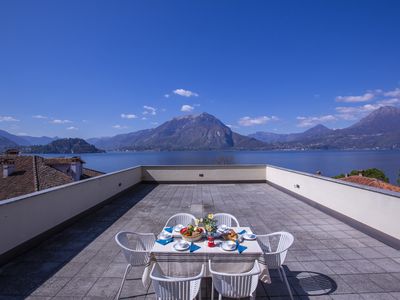 Geräumige Terrasse vom Wohnzimmer aus