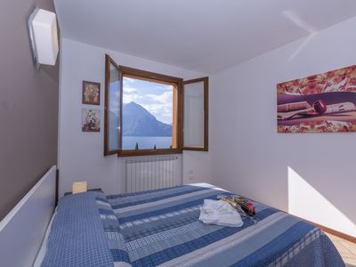 Doppelbettzimmer mit Seeblick