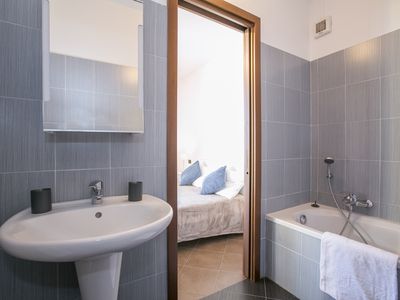 Badezimmer mit Badewanne