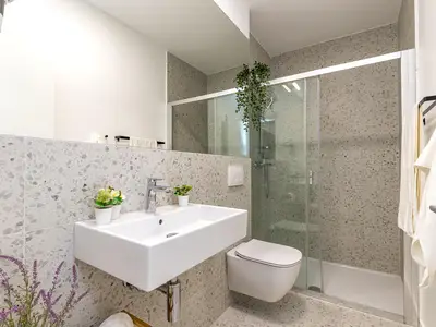 Badezimmer mit Dusche
