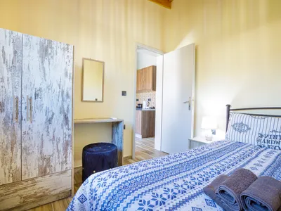 Hauptschlafzimmer mit Doppelbett