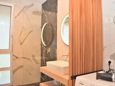 Badezimmer mit Dusche
