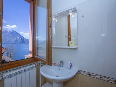 Badezimmer mit Dusche