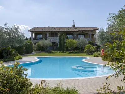 Das zweite Schwimmbad. Das zweite Schwimmbad.