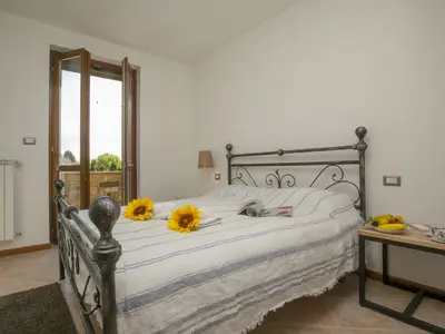 Das Hauptschlafzimmer mit Ausgang zur Terrasse. Das Hauptschlafzimmer mit Ausgang zur Terrasse.