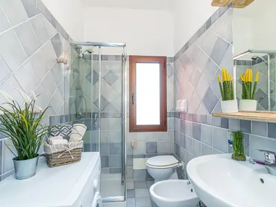 Badezimmer mit Dusche