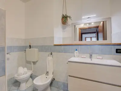 Badezimmer mit Dusche