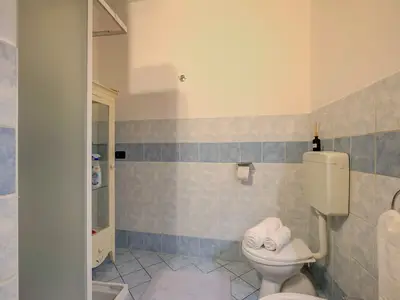 Badezimmer mit Dusche