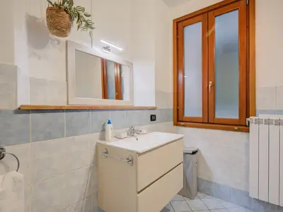Badezimmer mit Dusche