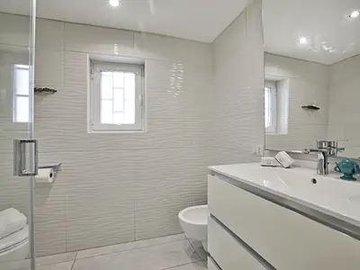 Badezimmer mit Dusche