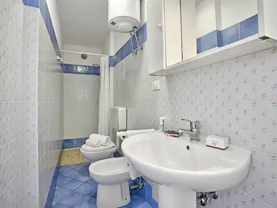 Badezimmer mit Dusche