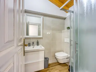 Badezimmer mit Dusche