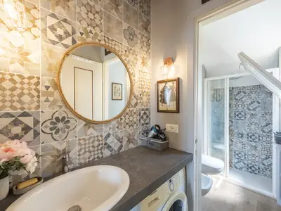 Badezimmer mit Dusche
