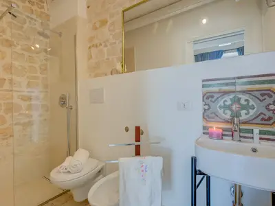Badezimmer mit Dusche