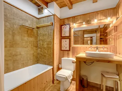 Badezimmer mit Badewanne