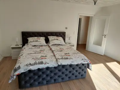 Schlafzimmer 1