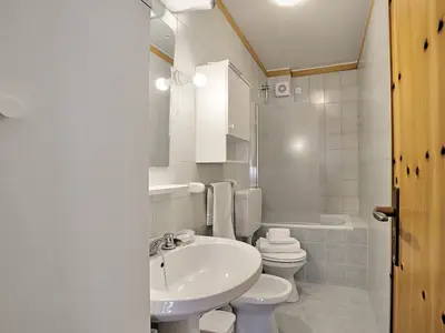 Badezimmer mit Badewanne