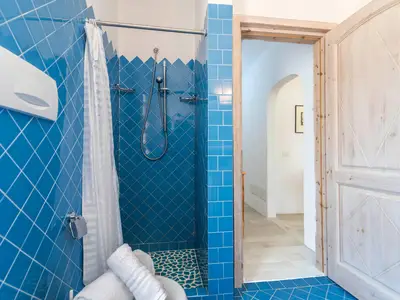 Badezimmer mit Dusche