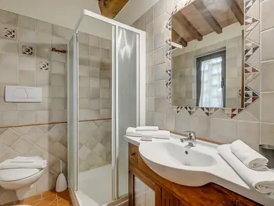 Badezimmer mit Dusche