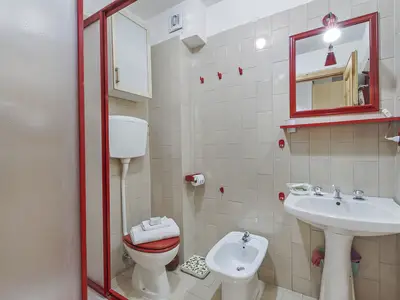 Badezimmer mit Dusche