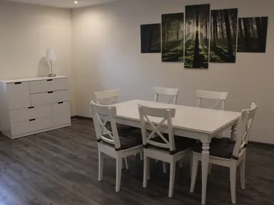 Esstisch im Wohnzimmer